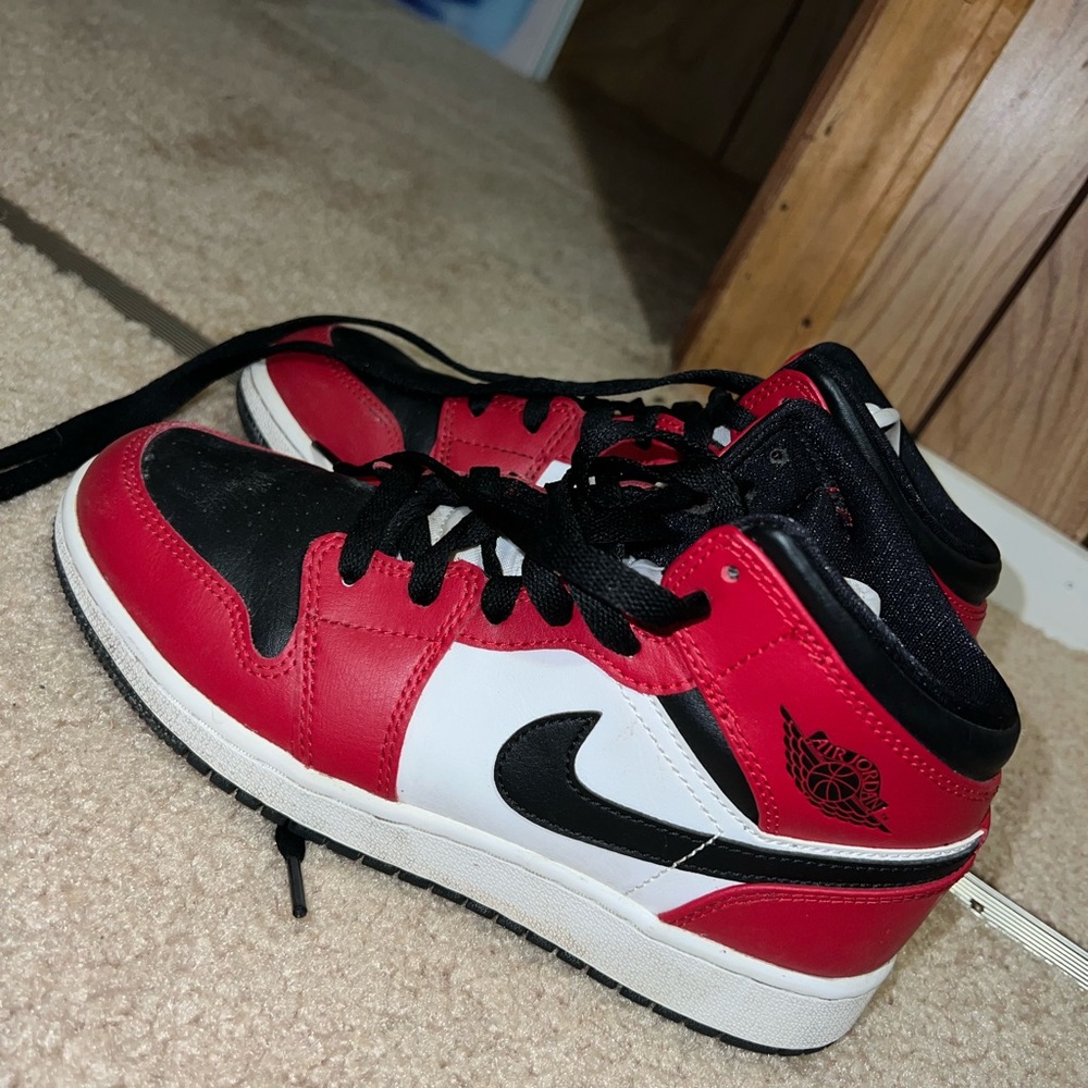 Air Jordan’s Mid